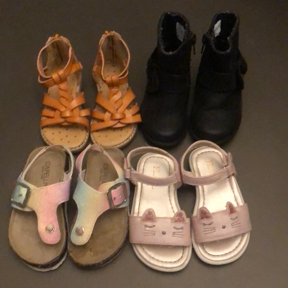 Bundle of baby shoes size 6